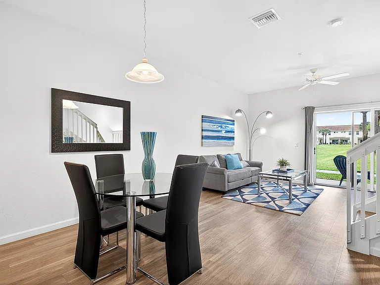 Mirage Bay Apartments — Photo 12