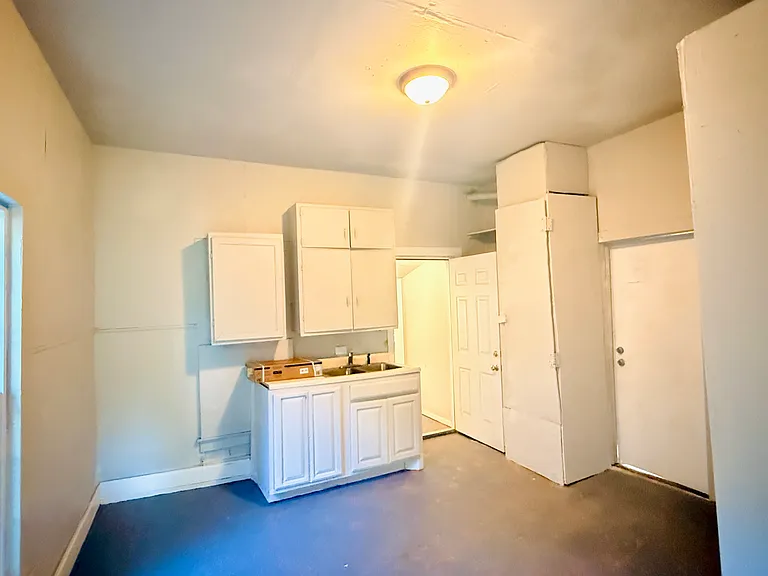 915 W Logan Ave #A & B — Photo 10
