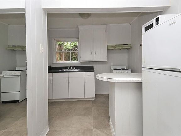 2nd image of 4616 Rockwood Dr #B