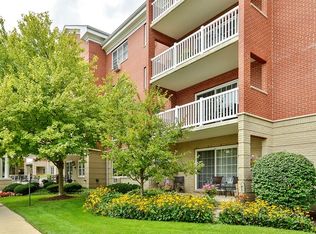 1220 Depot St UNIT 105, Glenview, IL 60025