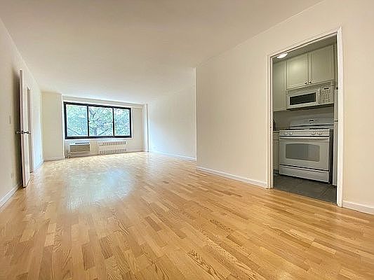 1st image of 470 Lenox Ave #2M