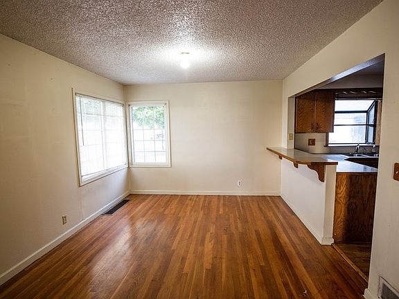 4th image of 2356 Rainier St