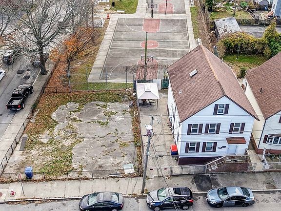 4th image of 150 Blackmer St