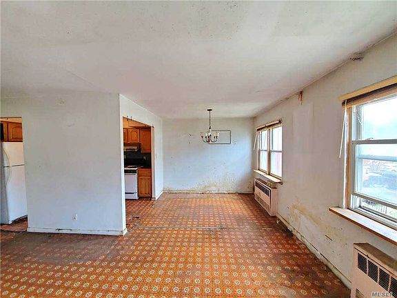 4th image of 10462 Roosevelt Ave