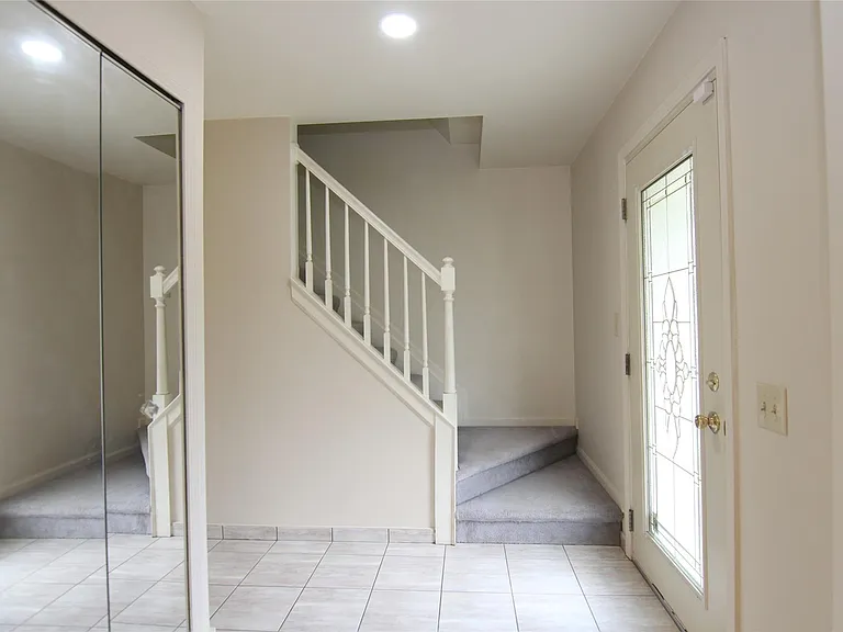5590 Greenbriar Dr — Photo 8