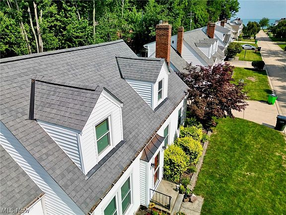 3rd image of 120 Lake Edge Dr