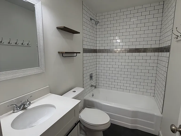 715 N Bosart Ave — Photo 8