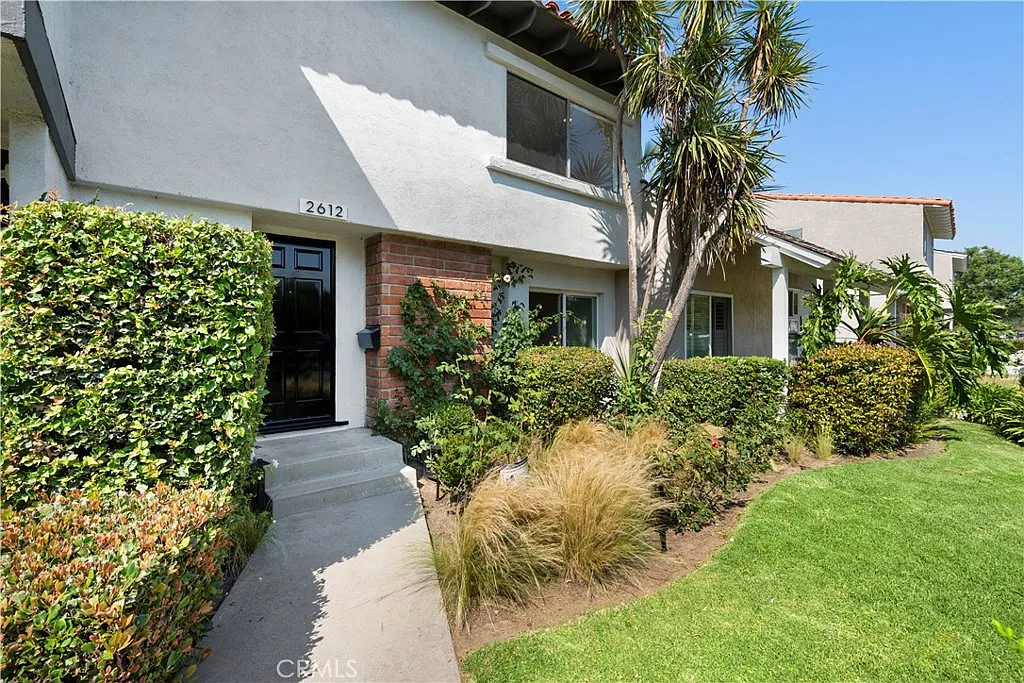 3 bed, 2.5 bath, 1434 sqft, $8,000 — Photo 3