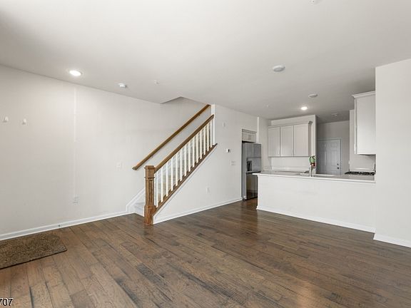 5th image of 19 South Davenport Street