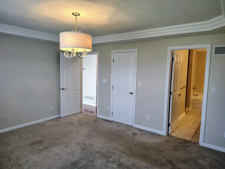 10557 Castle Ln — Photo 11