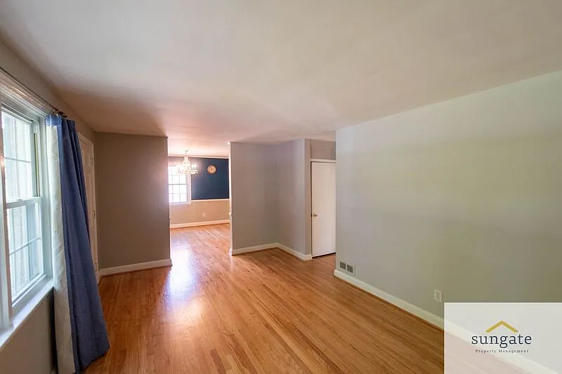 3 bed, 2.0 bath, 1409 sqft, $2,400 — Photo 3