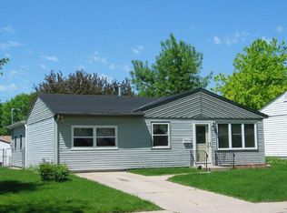1406 S 18th St, Grand Forks, ND 58201