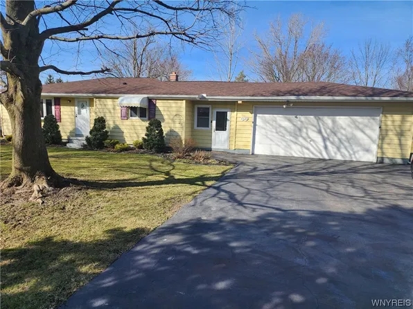 5290 William St, Lancaster, NY 14086