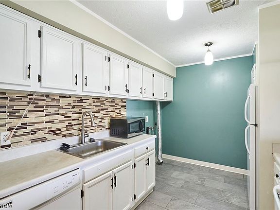 5th image of 310 Canterbury Ln