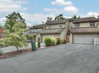 142 Country Club Dr, Florida, NY 10921