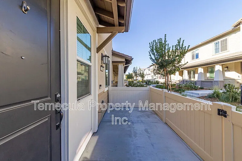 3 bed, 2.0 bath, 1514 sqft, $3,200 — Photo 3