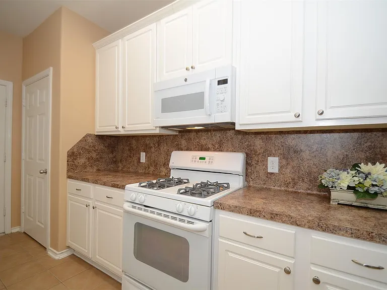 5606 Claybeck Ln — Photo 11
