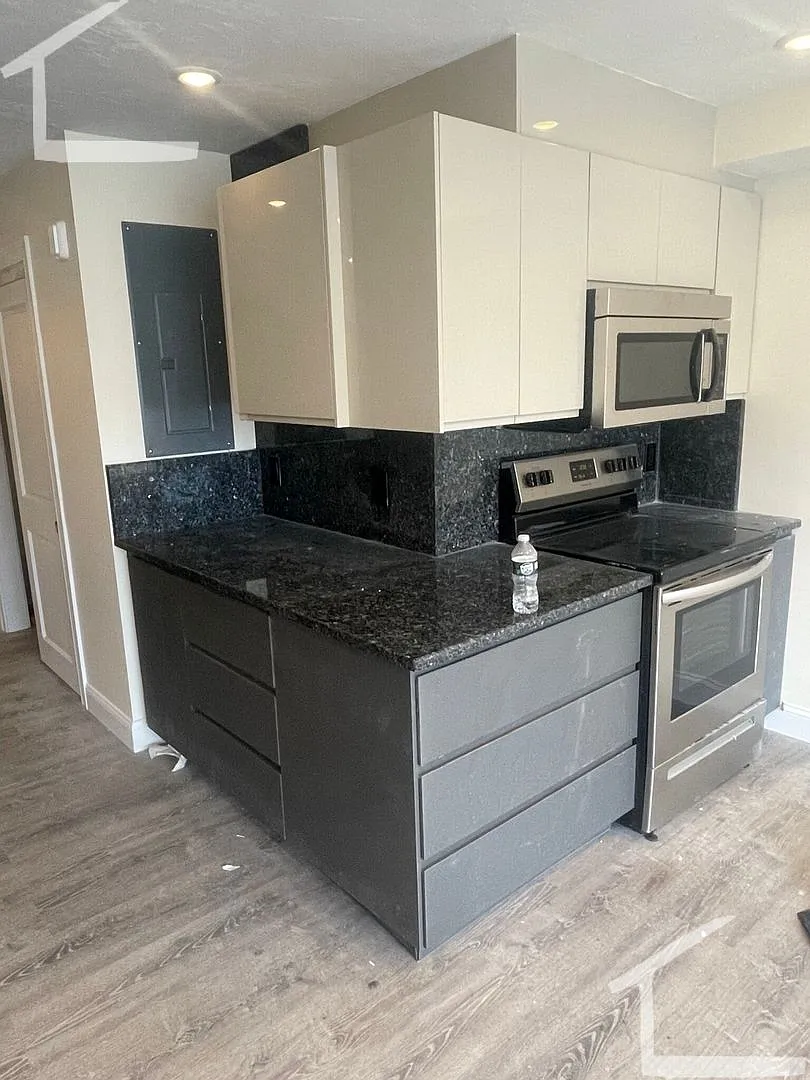 Loft-style open layout Studio/1BR apartment, central AC, Avl Now! — Photo 2