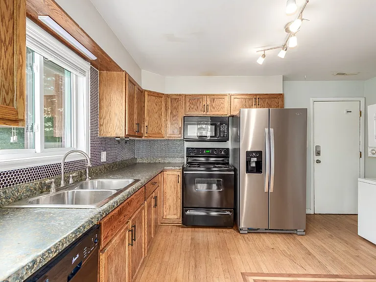 3035 S Bannock St — Photo 7