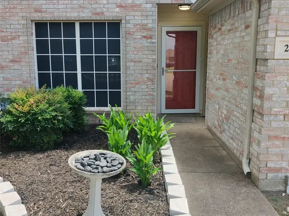 222 Chesterfield Cir, Waxahachie, TX 75165