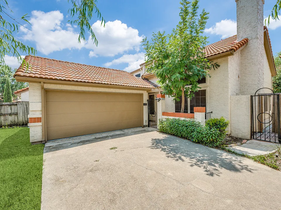 607 Mission Cir