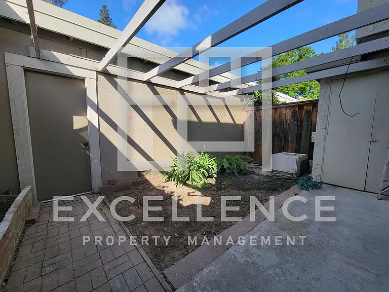 1143 Cooper River Dr — Photo 11