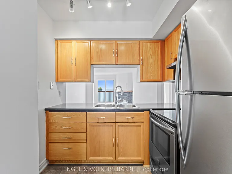 43 Olive Cres #204 — Photo 16