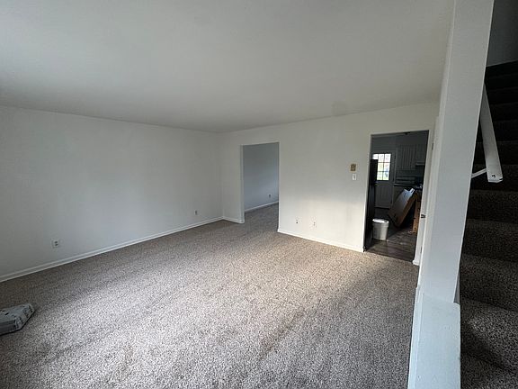 5th image of 103 E Green St