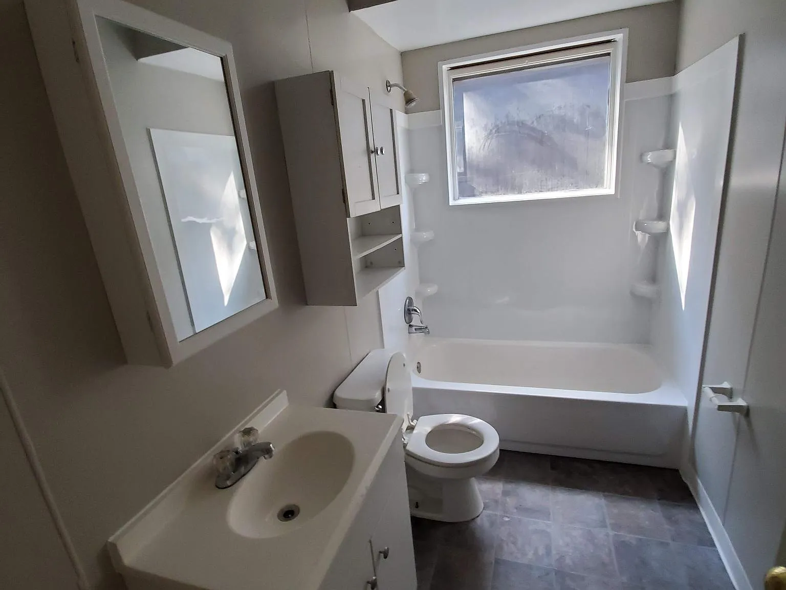 3 bed, 1012 sqft, $1,475 — Photo 4