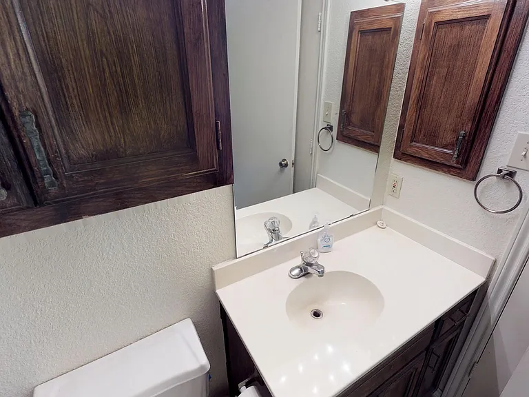 800 Eagle Dr — Photo 18