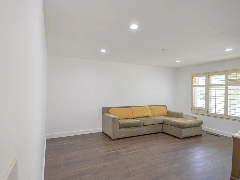 1321 Astoria Dr — Photo 14