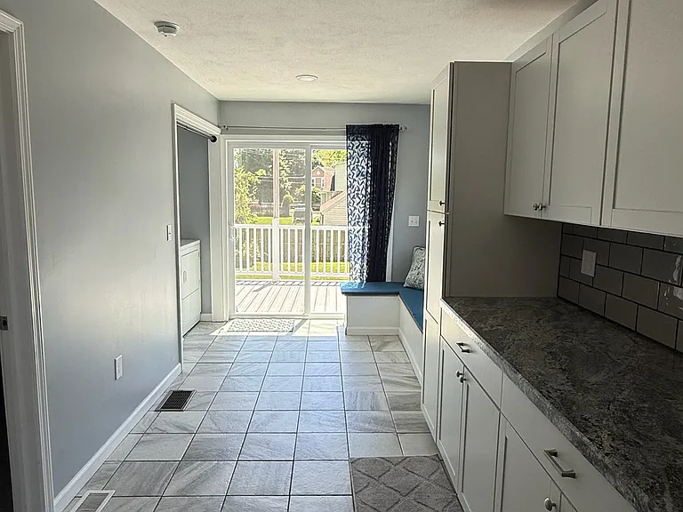 64 Frances St — Photo 13