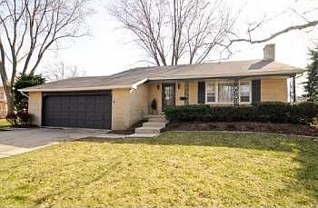 2nd image of 924 N Arrowhead Dr