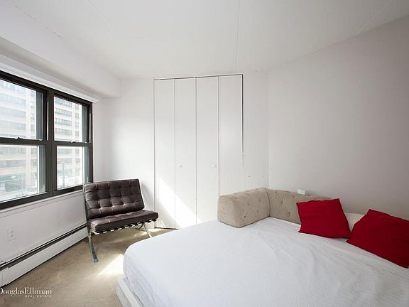 5th image of 301 Cathedral Pkwy APT 2J