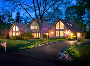 25966 Oak Hills Rd, Lake Barrington, IL 60010