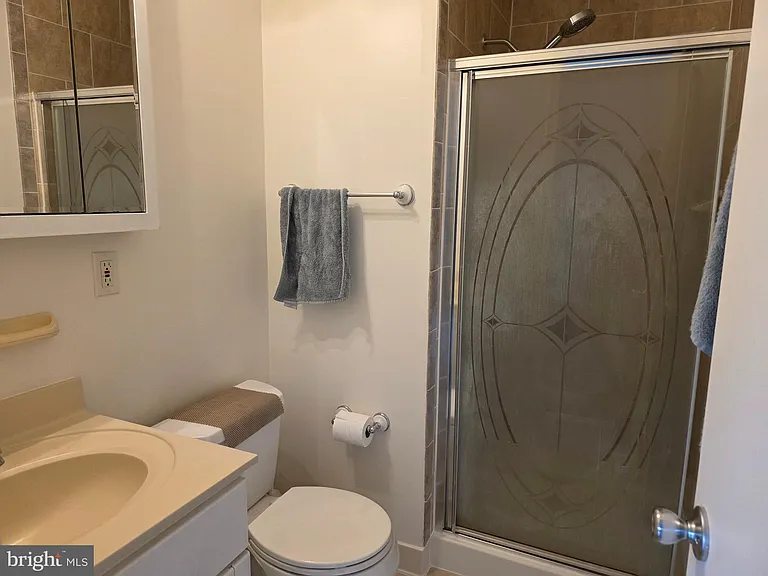 950 Park Ave — Photo 12