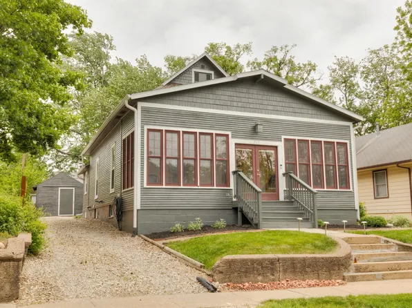 713 9th St, West Des Moines, IA 50265