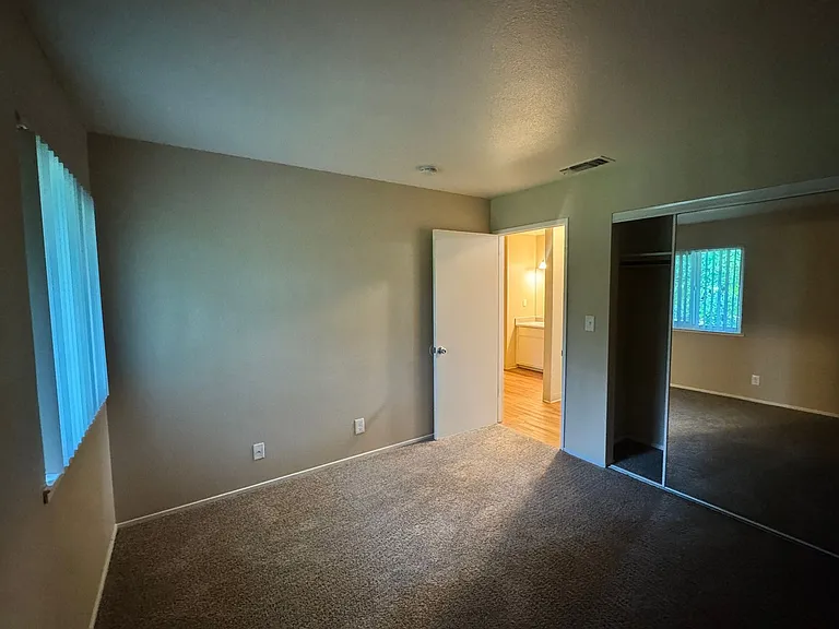 Acacia Apartments — Photo 28