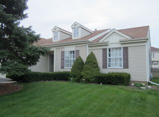 67 McKinley Ln, Streamwood, IL 60107