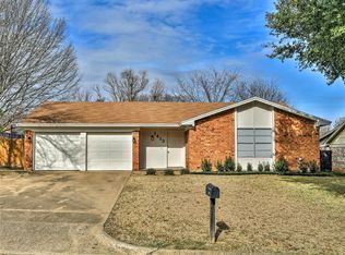 1413 Briar Run, Benbrook, TX 76126