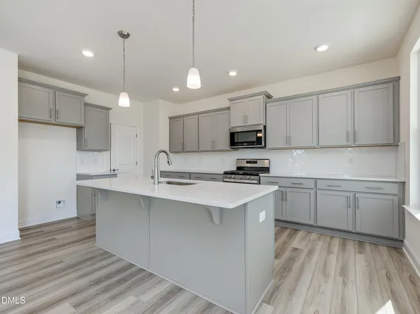 548 Hipwood Dr, Zebulon, NC 27597