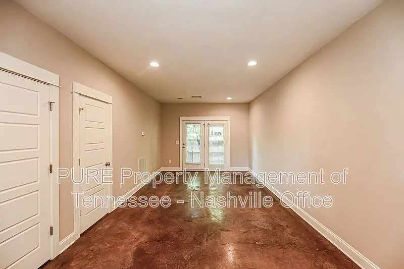 Building Photo - 913 N 12th St #5