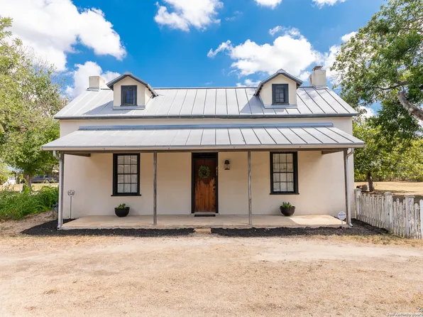 811 Mexico St, Castroville, TX 78009