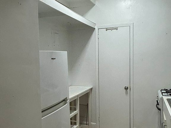 3rd image of 335 E 85th St APT 1D