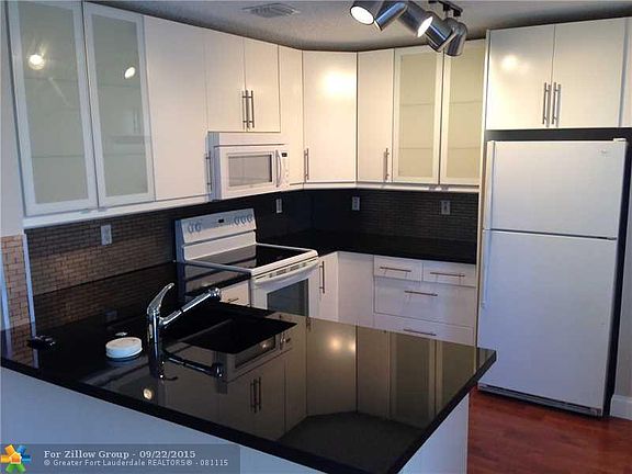 5th image of 4769 SW 14th Pl