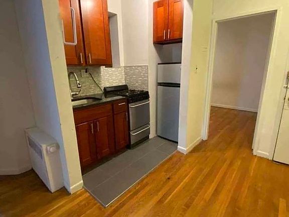 2nd image of 326 E 82nd St #3AF