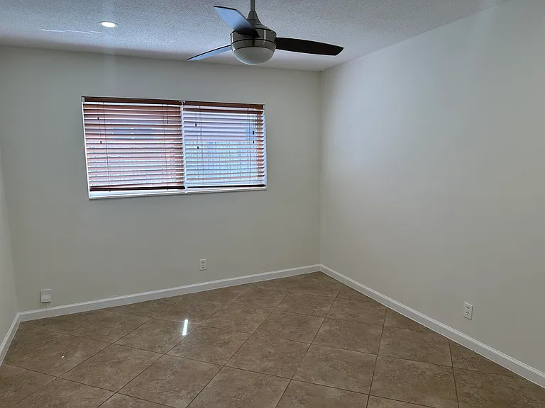 1632 NE 56th Ct — Photo 12