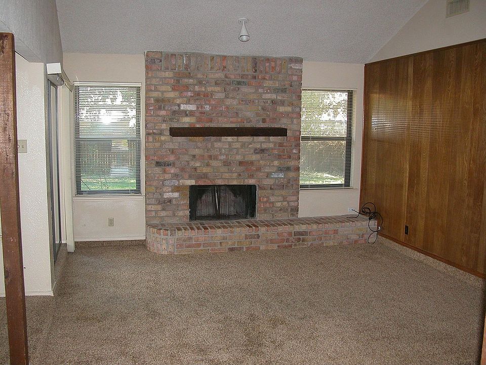 2nd image of 7512 Clover Ln