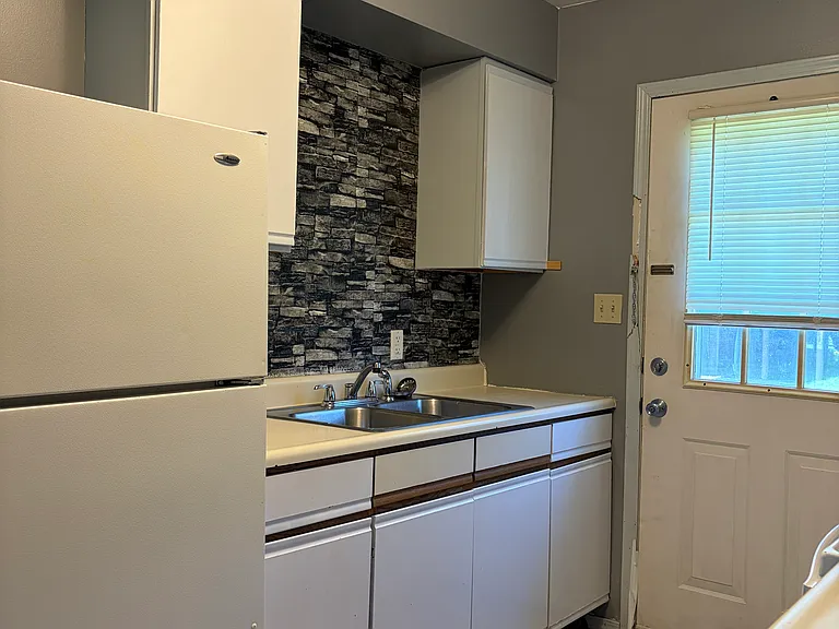1006 E Griggs St #B — Photo 7
