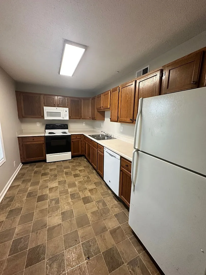 10012 Michaele Lane — Photo 4